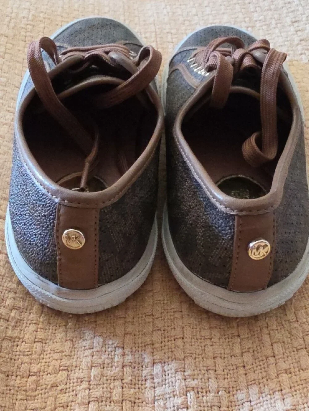 STUNNING MICHAEL KORS LOGO SNEAKERS